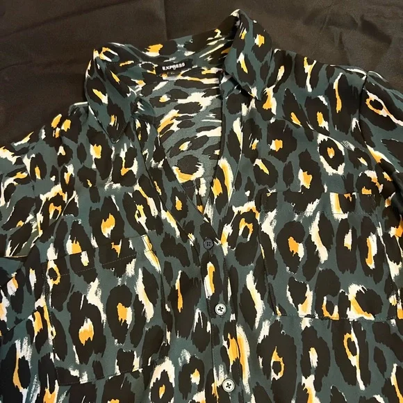 EXPRESS Forest Green Black and Gold Cheetah Button Up Shirt - Picture 3 of 4